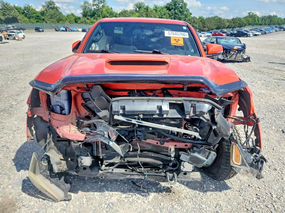 2017 Toyota Tacoma VIN 5TFDZ5BN1HX019589 COPART salvage auction — SIDE, Tn - Salvage Certificate, sold $8,100 on 2026-07-28 (photo 5)