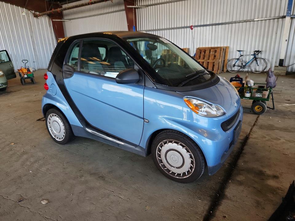 2011 Smart Fortwo VIN WMEEJ3BA3BK442371 COPART salvage auction — MINOR DENT/SCRATCHES, CA - DIS/DLR/EXP APP FOR DUP CLEAN, sold $975 on 2026-07-09 (photo 4)