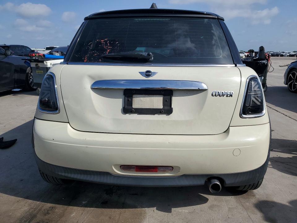 2011 Mini Cooper VIN WMWSU3C54BT091391 COPART salvage auction — WATER/FLOOD, Tx - Salvage Title-Flood Damage, sold $175 on 2026-08-03 (photo 6)