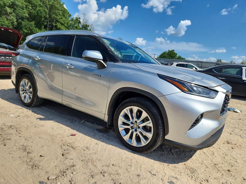 2021 Toyota Highlander VIN 5TDXBRCH0MS523021 COPART salvage auction — ROOF, Fl - Cert Of Title Slvg Rebuildable, sold $22,400 on 2026-08-14 (photo 4)