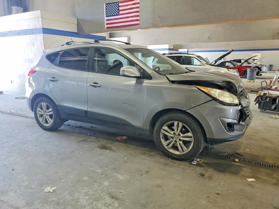 2013 Hyundai Tucson VIN KM8JU3AC2DU591980 COPART salvage auction — FRONT END, VA - CERT OF TITLE - SALVAGE, sold $800 on 2026-07-02 (photo 4)