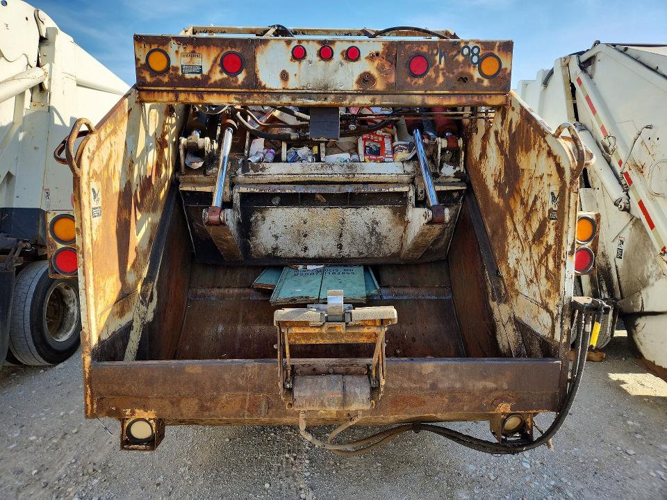 1998 International 4000 series VIN 1HTSDAAR3WH498532 COPART salvage auction — NORMAL WEAR, Fl - Certificate Of Destruction (P), sold $1,500 on 2026-07-09 (photo 6)
