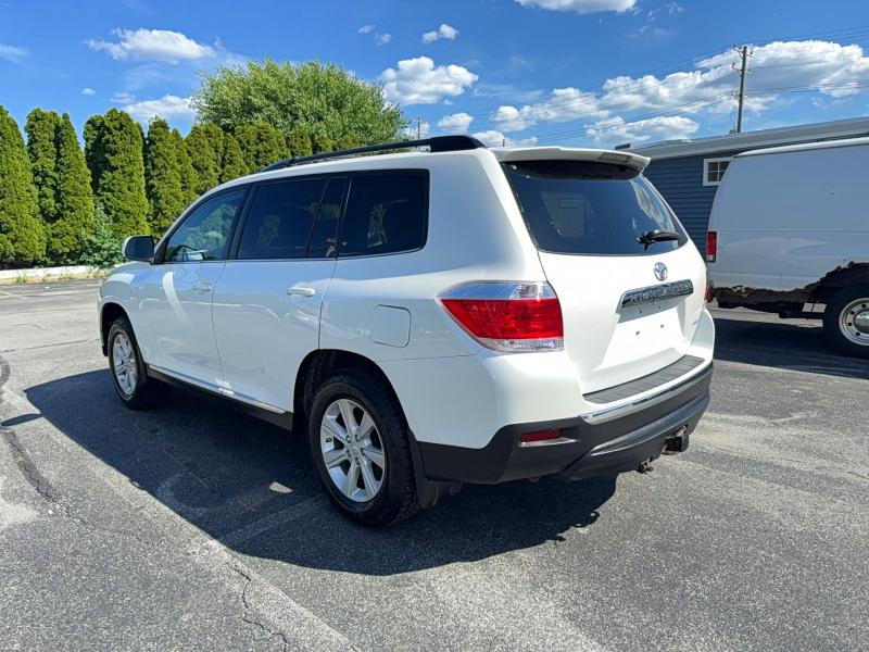 2011 Toyota Highlander VIN 5TDBK3EH6BS057645 COPART salvage auction — MINOR DENT/SCRATCHES, Me - Certificate Of Title (P), sold $3,100 on 2026-07-06 (photo 3)