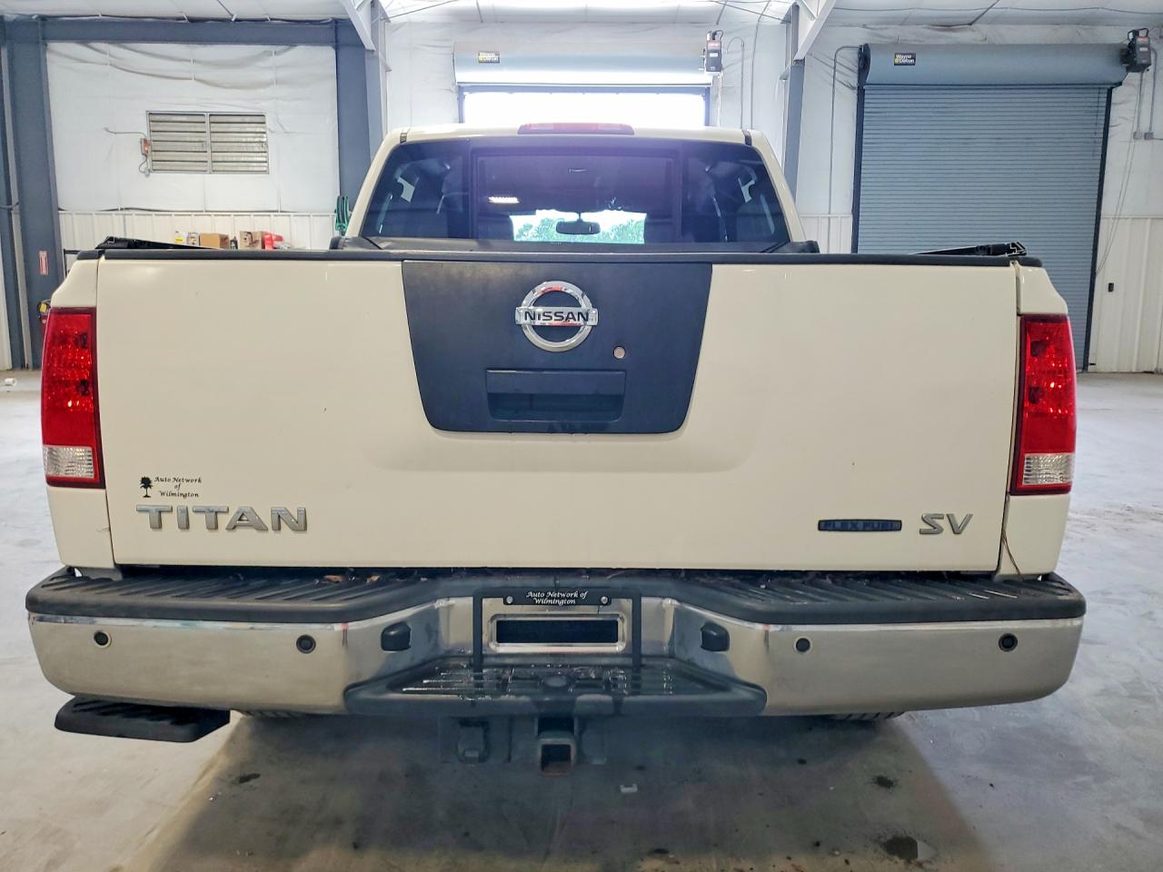 2011 Nissan Titan VIN 1N6BA0EDXBN322343 COPART salvage auction — Minor Dent/Scratches, NC - DEALER ONLY CLEAN TITLE, sold $4,250 on 2026-07-09 (photo 6)