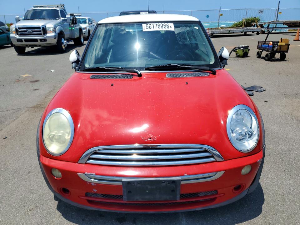 2006 Mini Cooper VIN WMWRC33596TK70873 COPART salvage auction — MINOR DENT/SCRATCHES, HI - CERTIFICATE OF TITLE (P), sold $650 on 2026-07-06 (photo 5)