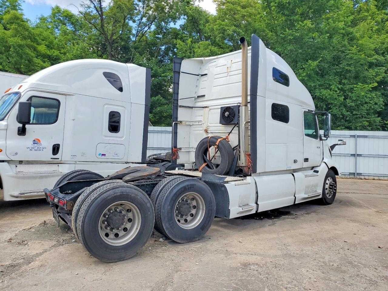 2021 Volvo VIN 4V4NC9EH6MN270511 COPART salvage auction — Front End, Sc - Salvage Title, sold $23,000 on 2026-07-08 (photo 4)