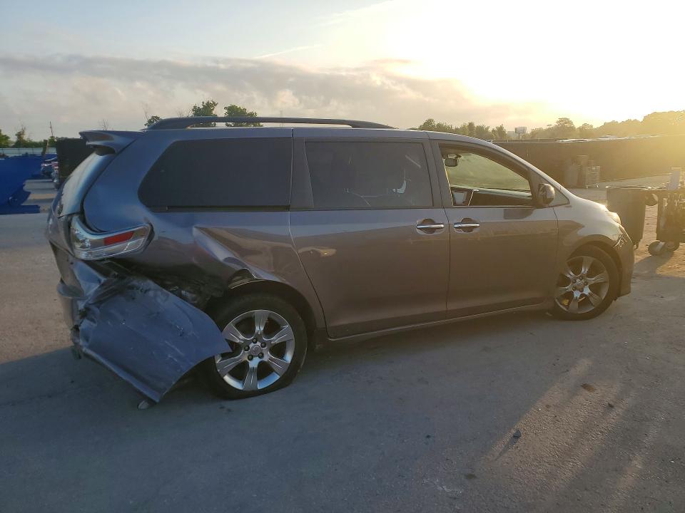 2015 Toyota Sienna VIN 5TDXK3DC4FS552783 COPART salvage auction — REAR END, Fl - Cert Of Title Slvg Rebuildable, sold $2,800 on 2026-07-14 (photo 3)