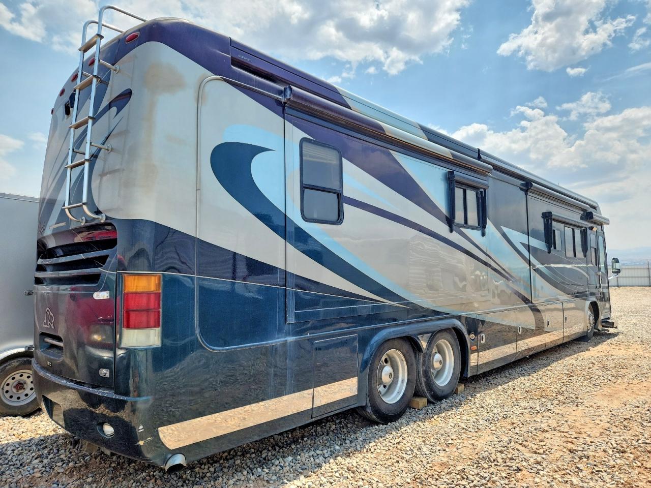 2008 VIN 1RF1A571681045195 COPART salvage auction — Side, Sc - Salvage Title, sold $24,300 on 2026-09-25 (photo 4)