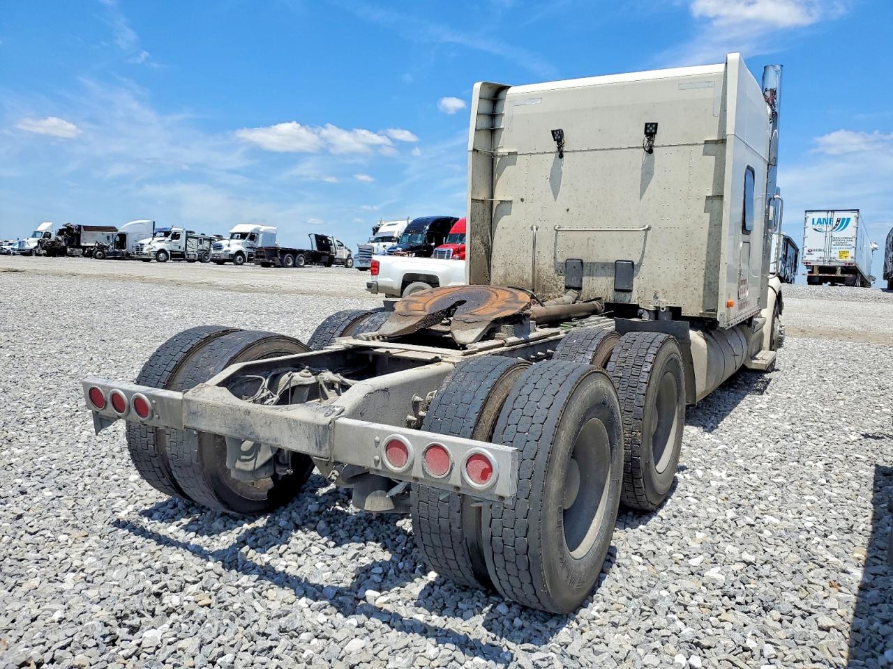 2020 Peterbilt 579 VIN 1XPBD49X8LD649528 COPART salvage auction — Undercarriage, KY - CERT OF TITLE-SALVAGE, sold $16,900 on 2026-07-09 (photo 4)