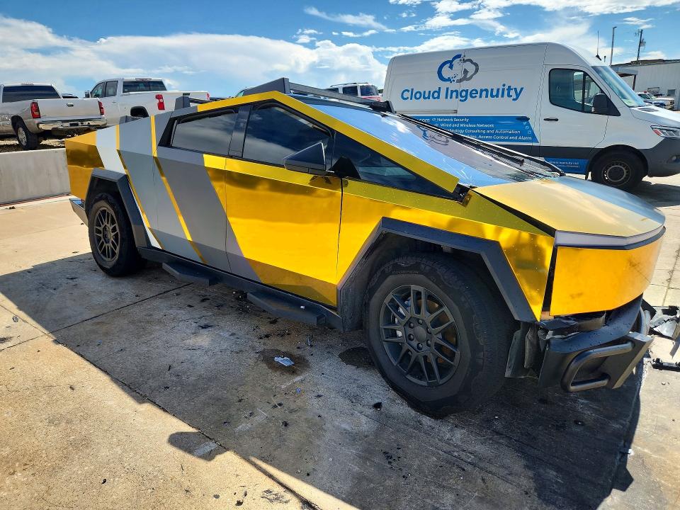 2025 Tesla Cybertruck VIN 7G2CEHED0SA067723 COPART salvage auction — SIDE, TX - SALVAGE VEHICLE TITLE, sold $15,500 on 2026-08-27 (photo 4)