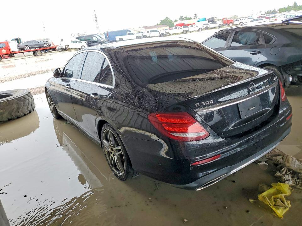 2018 Mercedes-benz E-klasse VIN WDDZF4KBXJA379179 COPART salvage auction — WATER/FLOOD, Tx - Salvage Title-Flood Damage, sold $4,100 on 2026-08-18 (photo 2)