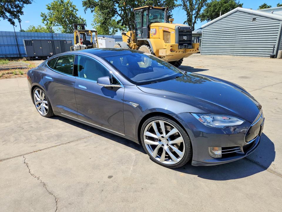 2015 Tesla Model s VIN 5YJSA1E29FF119696 COPART salvage auction — REAR END, Ca - Salvage Certificate, sold $4,800 on 2026-07-20 (photo 4)