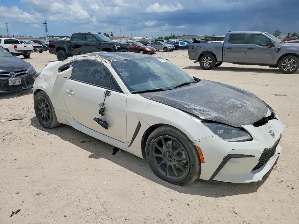 2023 Toyota Gr 86 VIN JF1ZNBE17P9765384 COPART salvage auction — ROLLOVER, Ut - Salvage Certificate, sold $6,400 on 2026-07-07 (photo 4)
