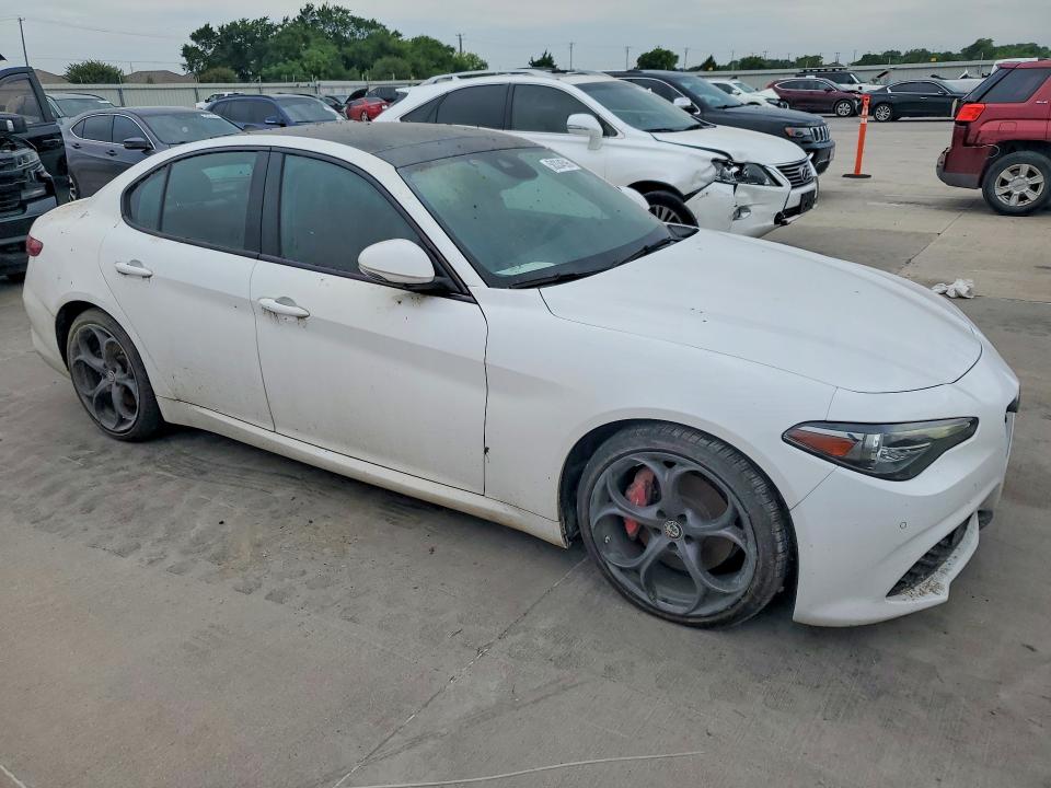 2017 Alfa romeo Giulia VIN ZARFAECN2H7552183 COPART salvage auction — WATER/FLOOD, Tx - Salvage Title-Flood Damage, sold $2,000 on 2026-07-23 (photo 4)