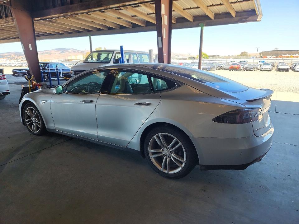 2013 Tesla Model s VIN 5YJSA1CN8DFP13772 COPART salvage auction — MINOR DENT/SCRATCHES, Ca - Dis/Dlr/Exp App For Dup Clean, sold $3,200 on 2026-07-13 (photo 2)