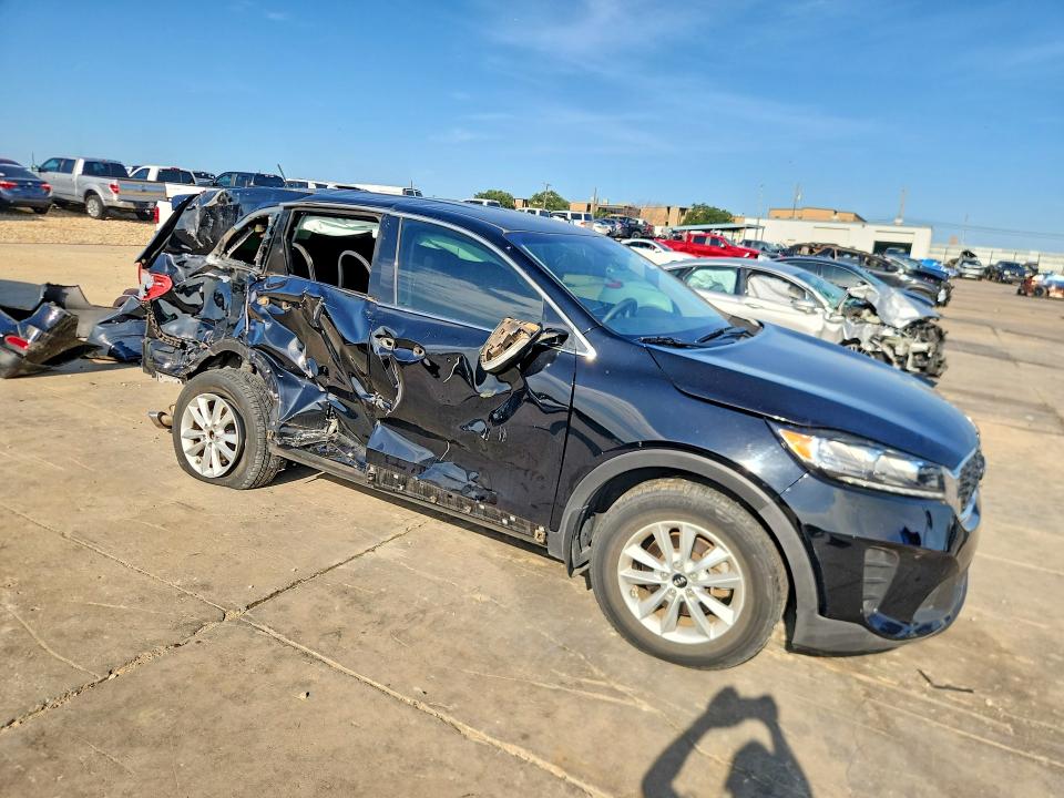 2019 Kia Sorento VIN 5XYPG4A33KG579721 COPART salvage auction — SIDE, TX - SALVAGE VEHICLE TITLE (P), sold $1,900 on 2026-07-20 (photo 4)