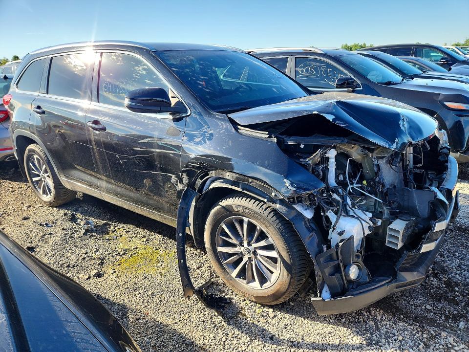 2018 Toyota Highlander VIN 5TDJZRFH6JS823574 COPART salvage auction — FRONT END, Il - Salvage Certificate, sold $9,800 on 2026-07-11 (photo 4)
