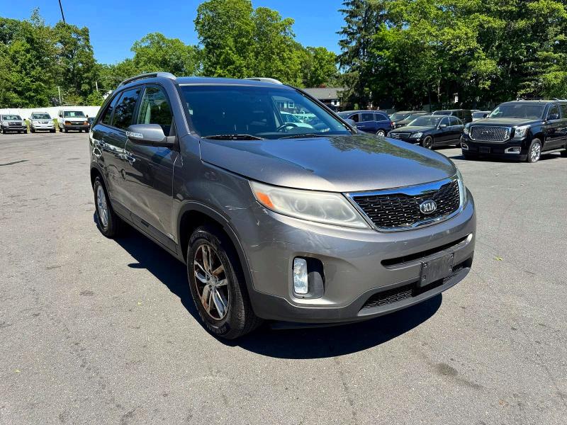 2015 Kia Sorento VIN 5XYKTCA67FG652623 COPART salvage auction — MINOR DENT/SCRATCHES, Ma - Certificate Of Title, sold $2,850 on 2026-07-29 (photo 4)