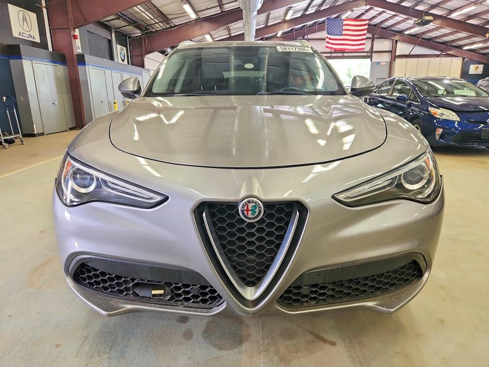 2018 Alfa romeo VIN ZASFAKBN8J7B67301 COPART salvage auction — MINOR DENT/SCRATCHES, Fl - Certificate Of Title, sold $7,000 on 2026-07-09 (photo 5)