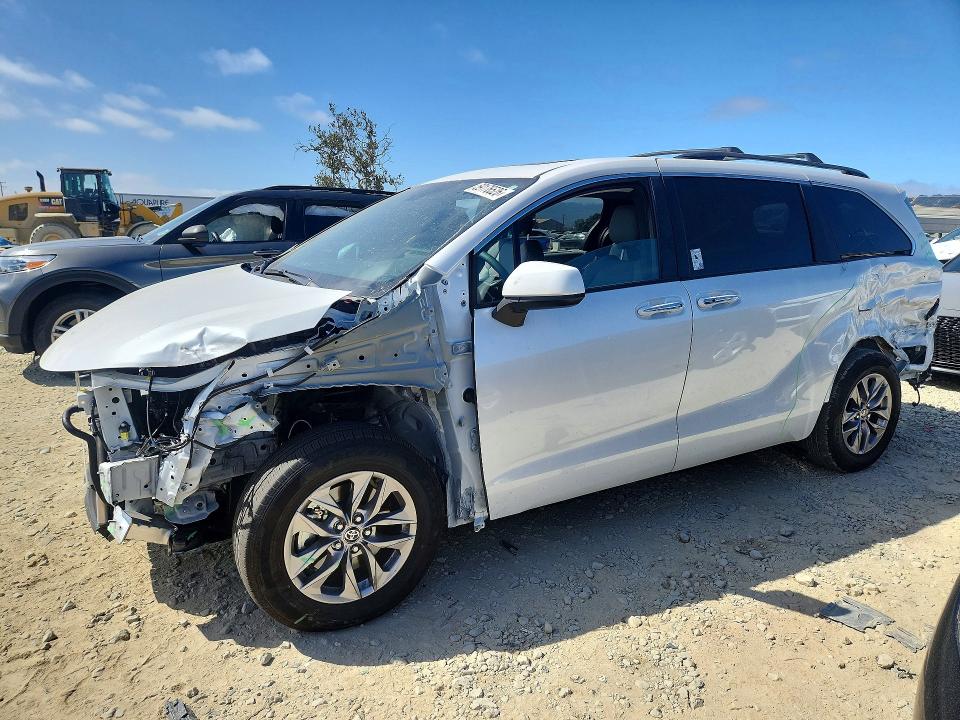 2026 Toyota Sienna VIN 5TDYRKEC5TS306488 COPART salvage auction — FRONT END, CA - SALVAGE CERTIFICATE, sold $6,100 on 2026-07-28 (photo 1)