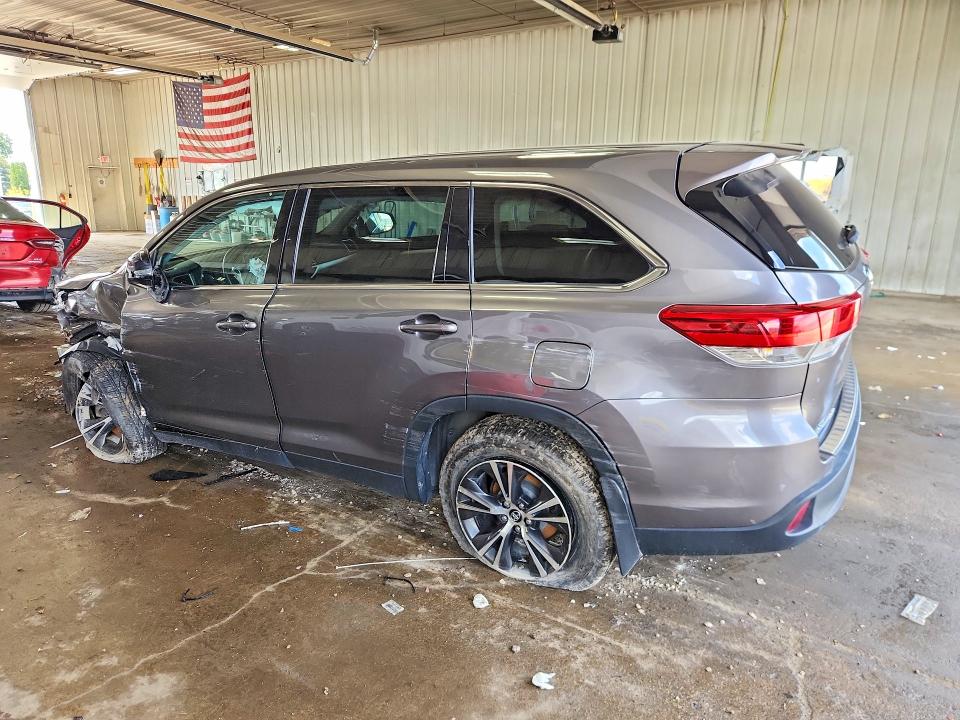 2019 Toyota Highlander VIN 5TDBZRFH3KS977777 COPART salvage auction — MINOR DENT/SCRATCHES, Il - Certificate Of Title, sold $7,800 on 2026-07-20 (photo 2)
