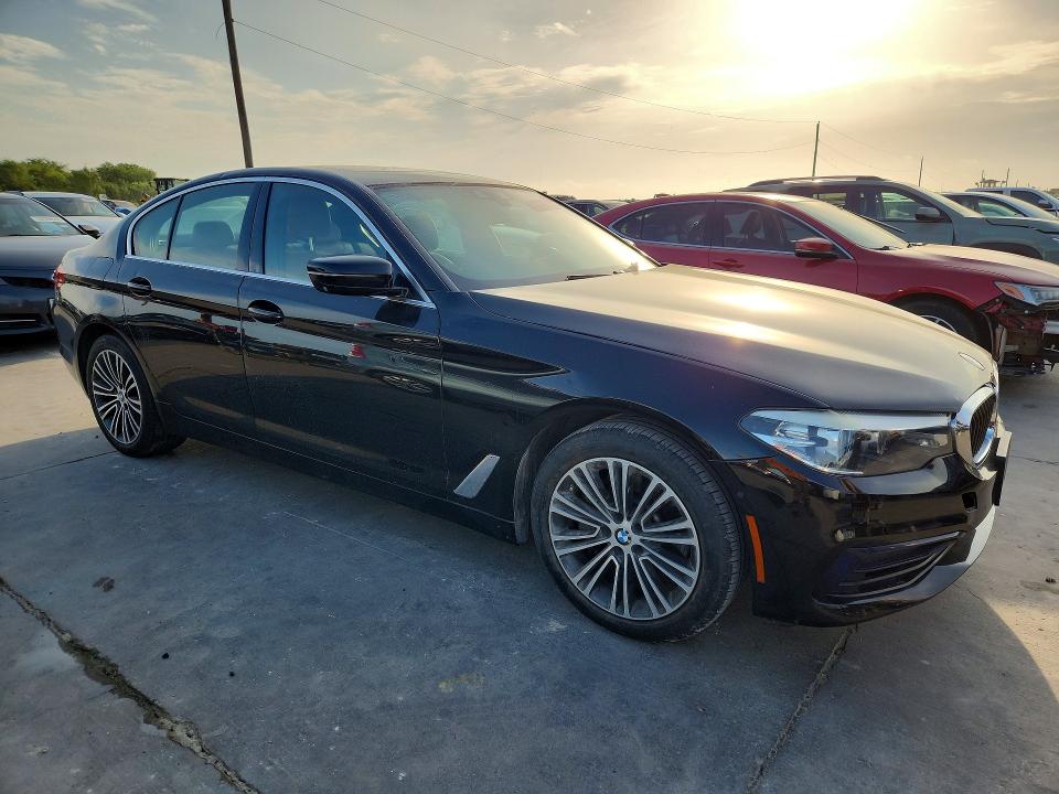 2019 BMW 5er VIN WBAJE5C55KWA98646 COPART salvage auction — NORMAL WEAR, TX - CERTIFICATE OF TITLE, sold $7,600 on 2026-07-30 (photo 4)