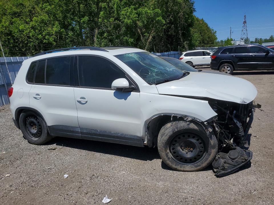 2015 Volkswagen Tiguan VIN WVGJV7AX5FW590689 COPART salvage auction — VANDALISM, On - Permit Salvage, sold $300 on 2026-07-07 (photo 4)