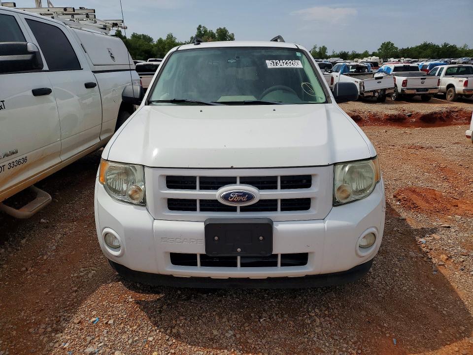 2011 Ford Escape hybrid VIN 1FMCU5K36BKB48842 COPART salvage auction — MINOR DENT/SCRATCHES, OK - CERTIFICATE OF TITLE, sold $2,600 on 2026-07-09 (photo 5)