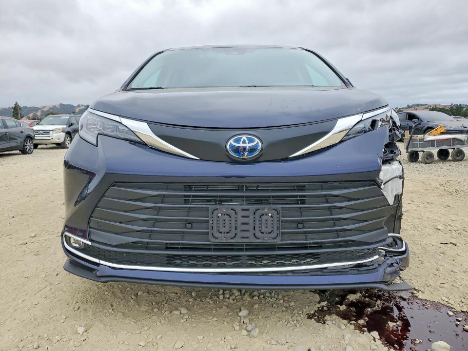 2024 Toyota Sienna VIN 5TDYRKEC7RS214727 COPART salvage auction — FRONT END, Salvage Title, sold $17,400 on 2026-07-23 (photo 5)