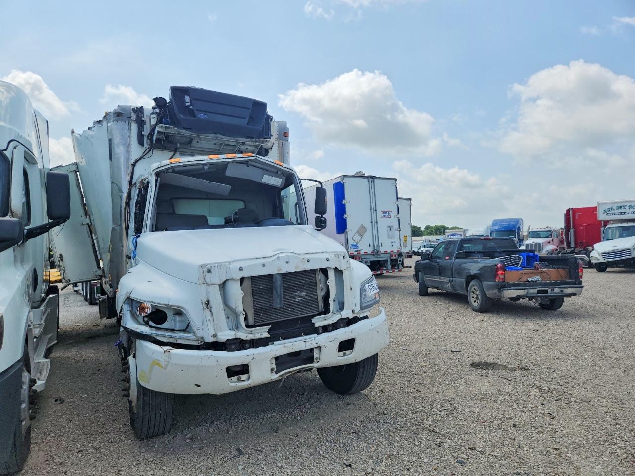2016 Hino 258/268 VIN 5PVNJ8JV3G4S62805 COPART salvage auction — Front End, TX - SALVAGE VEHICLE TITLE, sold $875 on 2026-09-10 (photo 1)