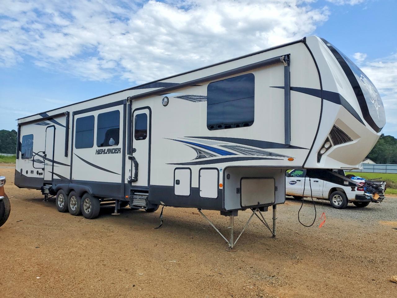 2019 Highland ridge Highlander series VIN 58TCHSCV7K3HH3083 COPART salvage auction — Side, TX - SALVAGE VEHICLE TITLE, sold $9,600 on 2026-09-04 (photo 1)