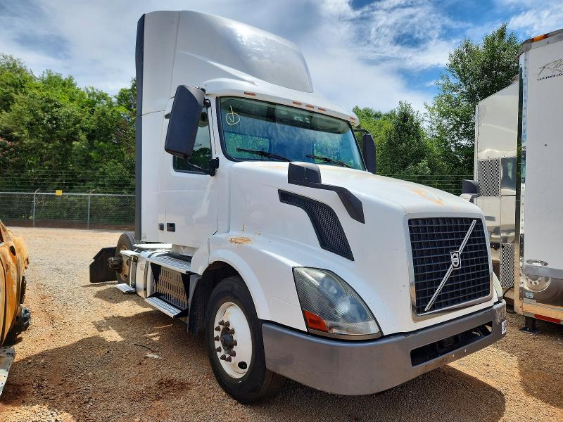 2017 Volvo VIN 4V4N39TG9HN988098 COPART salvage auction — MINOR DENT/SCRATCHES, In - Certificate Of Title, sold $5,000 on 2026-07-22 (photo 1)