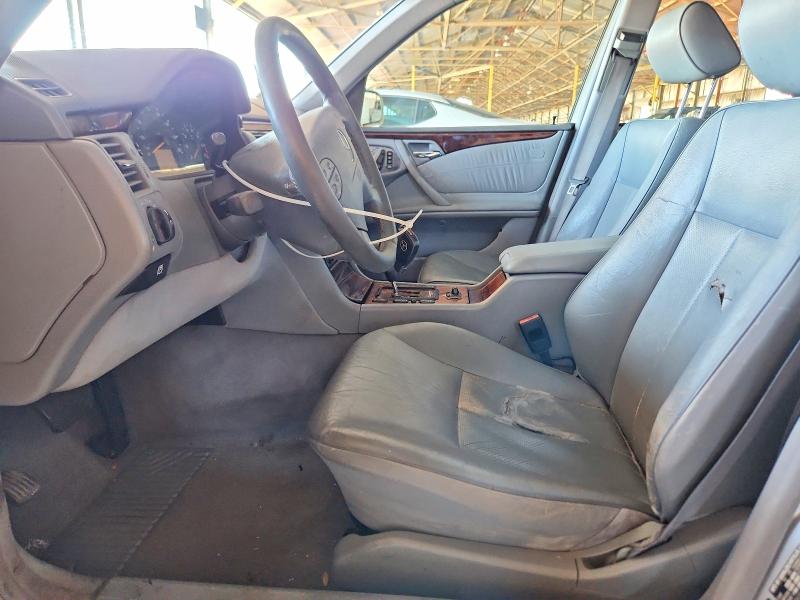 2000 Mercedes-benz E-class VIN WDBJF83J4YX035860 COPART salvage auction — MINOR DENT/SCRATCHES, Az - Certificate Of Title, sold $800 on 2026-07-13 (photo 7)