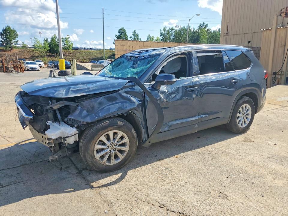2025 Toyota Highlander VIN 5TDAAAA57SS026080 COPART salvage auction — ROLLOVER, Sc - Non-Reb & Rem Salvage Title, sold $10,600 on 2026-07-15 (photo 1)