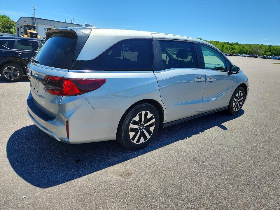 2025 Honda Odyssey VIN 5FNRL6H69SB071048 COPART salvage auction — FRONT END, Ok - Certificate Of Title, sold $27,500 on 2026-07-29 (photo 3)