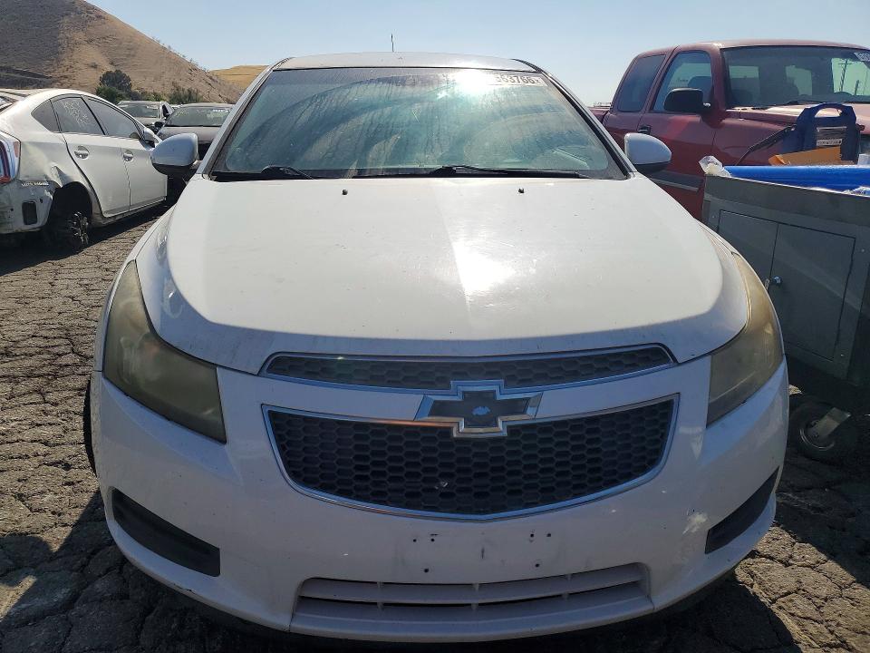 2014 Chevrolet Cruze VIN 1G1PC5SB3E7214568 COPART salvage auction — MINOR DENT/SCRATCHES, Ca - Dis/Dlr/Exp Only Clean Title, sold $400 on 2026-07-09 (photo 5)