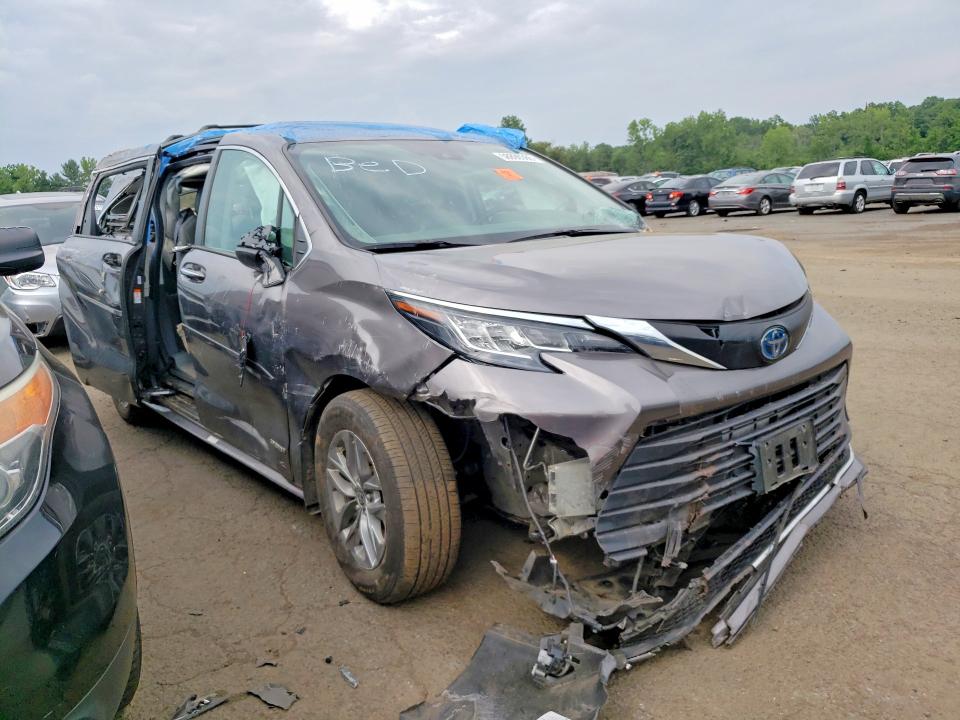 2021 Toyota Sienna VIN 5TDYSKFC1MS029908 COPART salvage auction — ROLLOVER, Ct - Certificate Of Title, sold $6,700 on 2026-07-09 (photo 4)