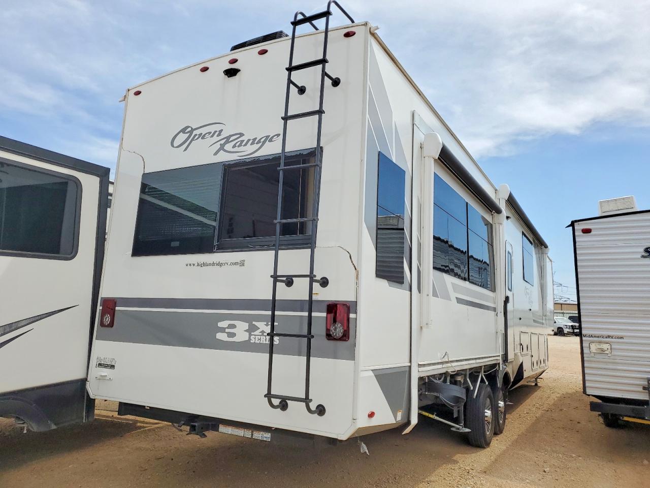 2025 Highland Ridge VIN 58TCM0BV0S3BD3069 COPART salvage auction — Rollover, TX - SALVAGE VEHICLE TITLE, sold $24,900 on 2026-07-09 (photo 4)