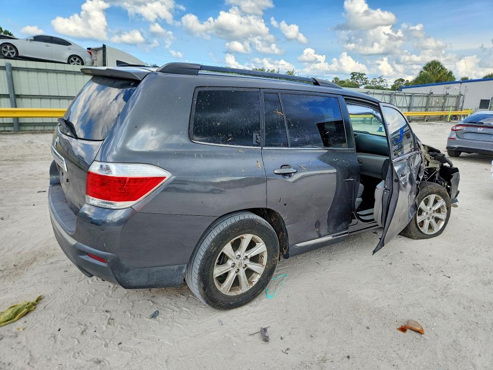 2012 Toyota Highlander VIN 5TDZK3EHXCS078837 COPART salvage auction — WATER/FLOOD, Fl - Cert Of Title Slvg Rebuildable, sold $1,100 on 2026-07-15 (photo 3)