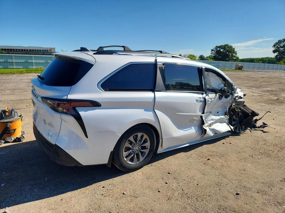 2025 Toyota Sienna VIN 5TDJSKFC3SS181073 COPART salvage auction — SIDE, Salvage Title, sold $500 on 2026-07-28 (photo 3)