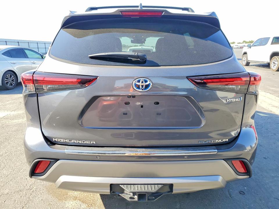 2024 Toyota Highlander VIN 5TDEBRCH2RS621949 COPART salvage auction — FRONT END, Salvage Title, sold $25,250 on 2026-07-23 (photo 6)