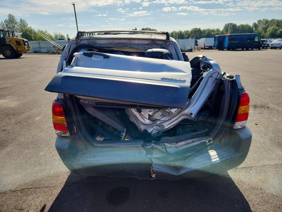 2002 Ford Escape VIN 1FMYU02122KC84635 COPART salvage auction — FRONT END, Or - Lien Papers Salvage, sold $100 on 2026-07-08 (photo 6)