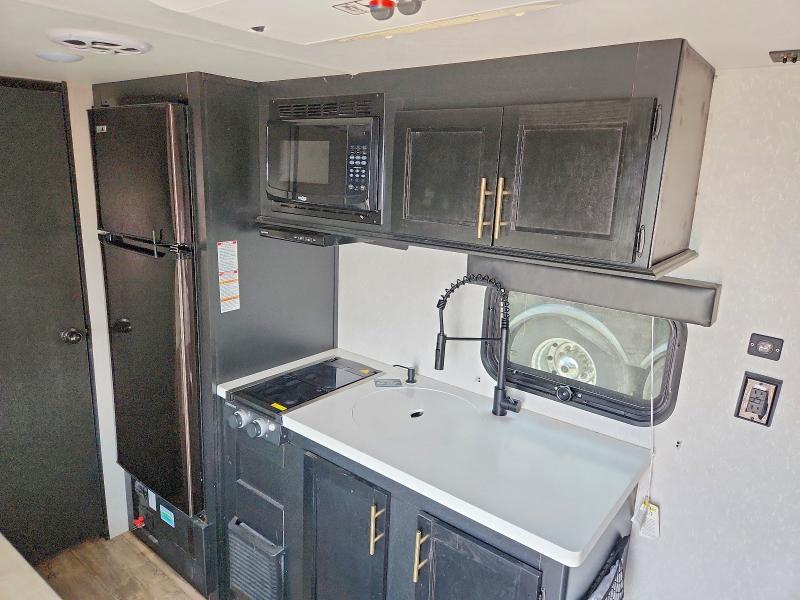 2022 Fore - forest river Recreational vehicle (rv) VIN 5ZT2CKEC9NY018034 COPART salvage auction — HAIL, MO - SALVAGE CERTIFICATE OF TITLE, sold $5,300 on 2026-07-16 (photo 6)