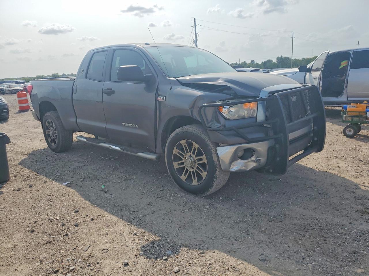 2013 Toyota Tundra VIN 5TFUW5F11DX292784 COPART salvage auction — Front End, TX - SALVAGE VEHICLE TITLE, sold $5,600 on 2026-07-09 (photo 4)