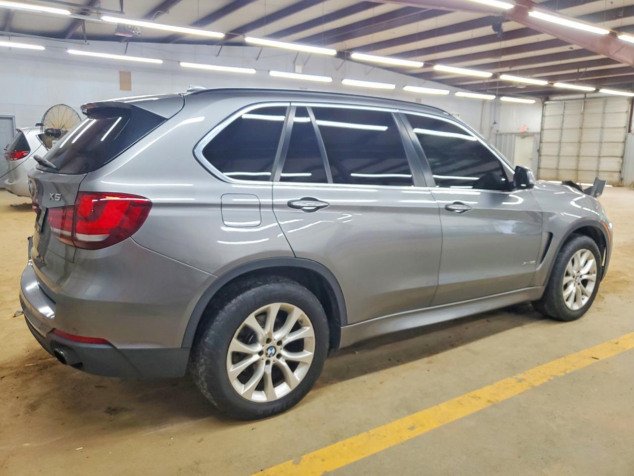 2016 BMW X5 VIN 5UXKR0C5XG0P30464 COPART salvage auction — Minor Dent/Scratches, FL - DEALER ONLY CLEAN TITLE (P), sold $2,700 on 2026-07-01 (photo 3)