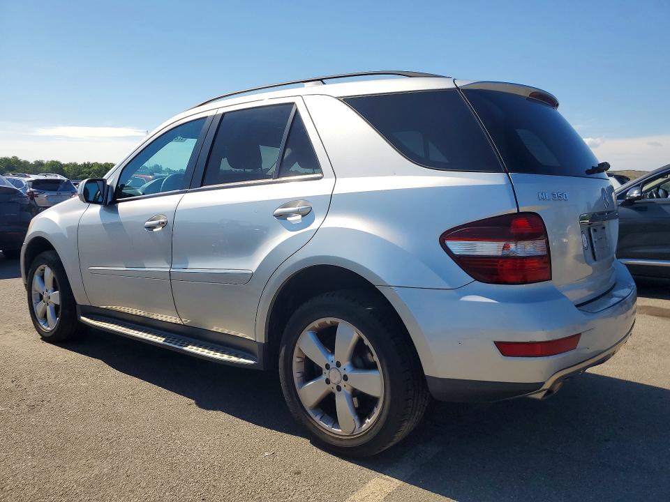 2009 Merz 350-class VIN 4JGBB86E09A467605 COPART salvage auction — MINOR DENT/SCRATCHES, NY - CERTIFICATE OF TITLE, sold $80 on 2026-07-29 (photo 2)