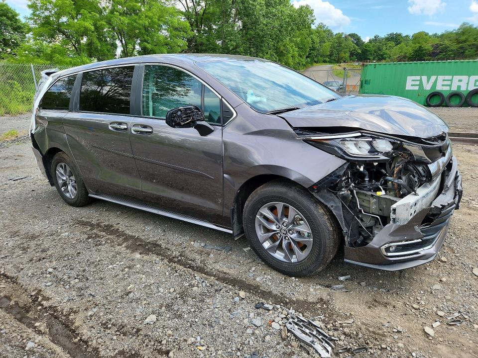 2024 Toyota Sienna VIN 5TDYSKFCXRS121462 COPART salvage auction — REAR END, Ny - Mv-907A Salvage Certificate, sold $6,900 on 2026-07-16 (photo 4)