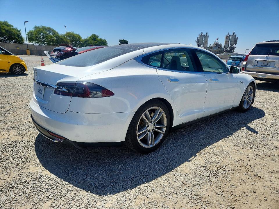 2013 Tesla Model s VIN 5YJSA1CN7DFP04531 COPART salvage auction — FRONT END, Mt - Dis/Dlr/Exp Only Clean Title, sold $2,100 on 2026-07-07 (photo 3)