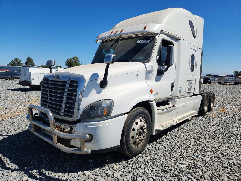 2018 Freightliner Cascadia 125 VIN 1FUJGLDR5JLJC9625 COPART salvage auction — SIDE, VA - DIS/DLR/EXP ONLY CLEAN TITLE, sold $5,400 on 2026-07-09 (photo 2)