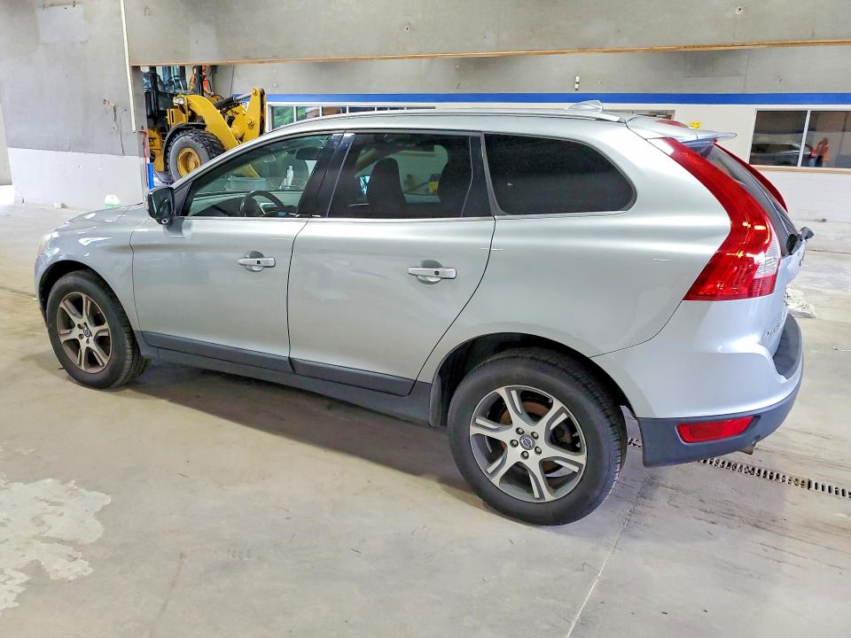 2013 Volvo VIN YV4902DZ4D2440242 COPART salvage auction — FRONT END, Va - Certificate Of Title, sold $2,100 on 2026-07-17 (photo 2)